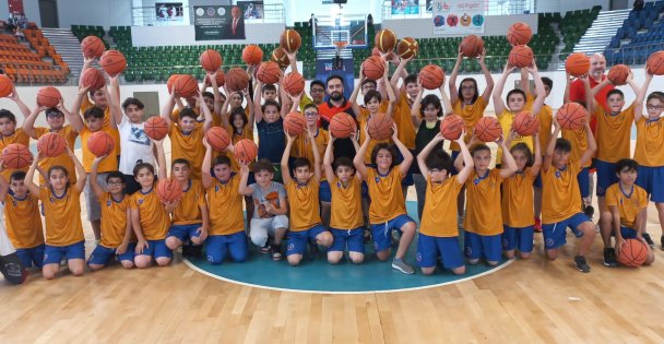 Darıca Yaz Spor Okulları'nda eğitimler devam ediyor