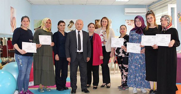 Darıca'da anne adayları mezun oldu