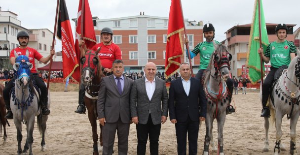 Darıca'da Coşkulu Cirit Şöleni