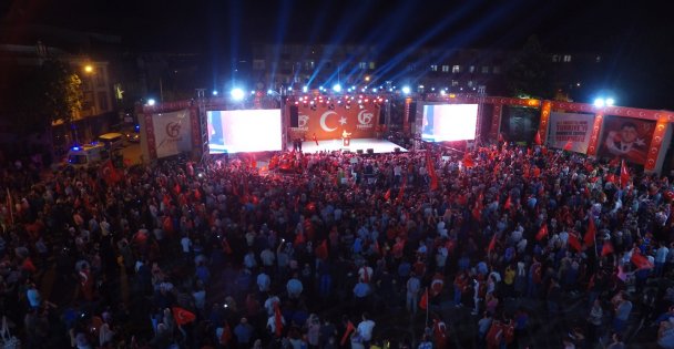 Darıca'da Dömokrasi Nöbeti Yaptı