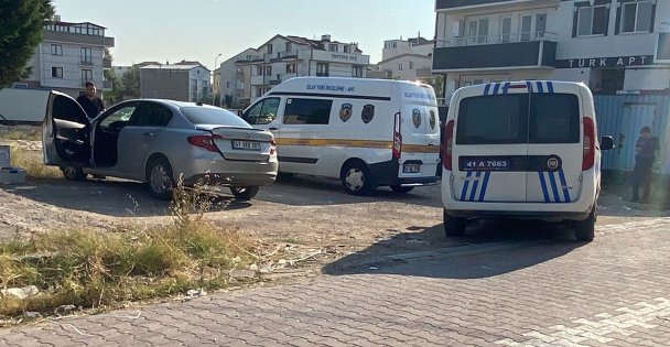 Darıca'da 'Dur' ihtarına uymadı, polis memuruna çarpıp kaçtı