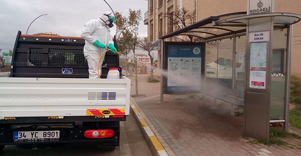 Darıca'da duraklar ve çöp konteynırları dezenfekte ediliyor