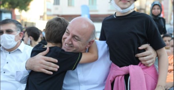 Darıca'da eğlence çocukların ayağına gidiyor