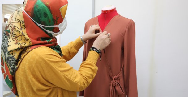 DARICA'DA KADINLAR KURSLARDA MESLEK ÖĞRENİYOR