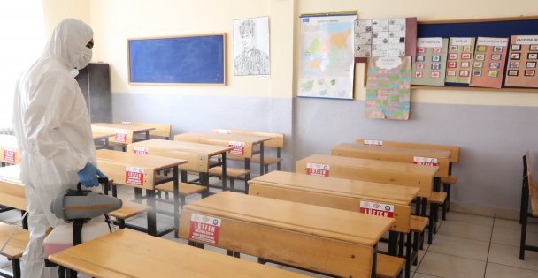 Darıca'da okullar dezenfekte ediliyor