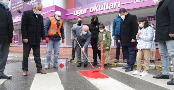 Darıca'da Yaya Geçitlerinde 'Kırmızı Çizgi' Dönemi