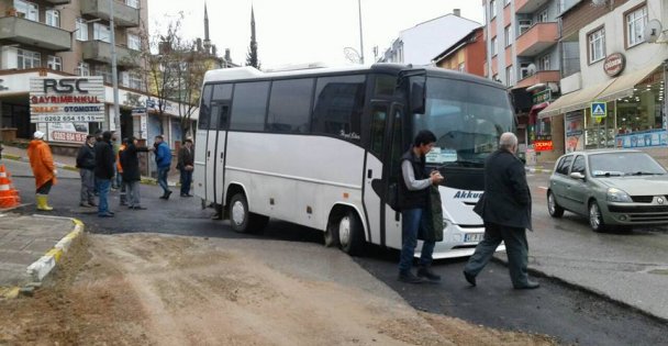 Darıca'da yol çöktü