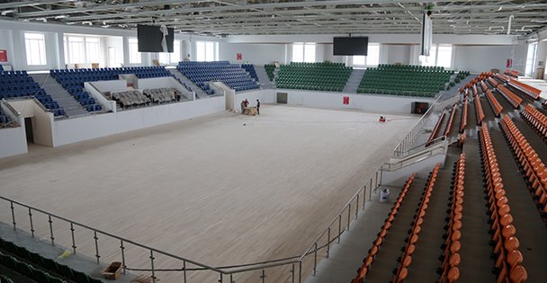 Darıca'daki modern spor salonunda çalışmalar hızla devam ediyor