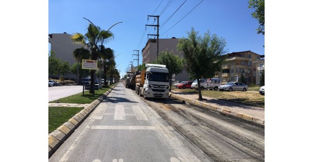 Darıca'daki önemli caddelerde yol onarımı yapılıyor