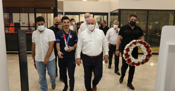 DARICA'NI GURURU, OLİMPİYAT İKİNCİSİ ERAY ŞAMDAN'A COŞKULU KARŞILAMA