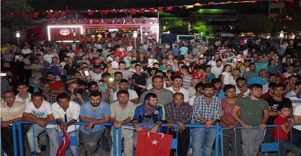 Demokrasi için nöbetteyiz