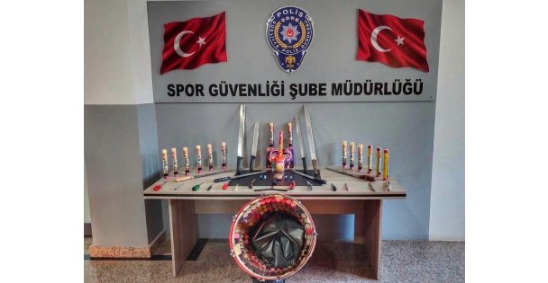 Deplasman otobüsünden adeta cephanelik çıktı