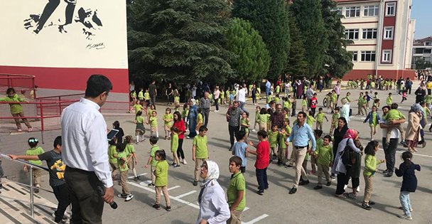 Deprem anı Kocaeli'de  kameraya yansıdı