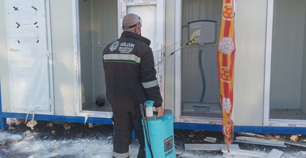 Deprem bölgesinde hastalığın önüne geçmek amacıyla hijyen elden bırakılmıyor