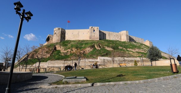 Depremde Hasar Gören Tarihi Kalenin Restorasyonuna Başlanıyor