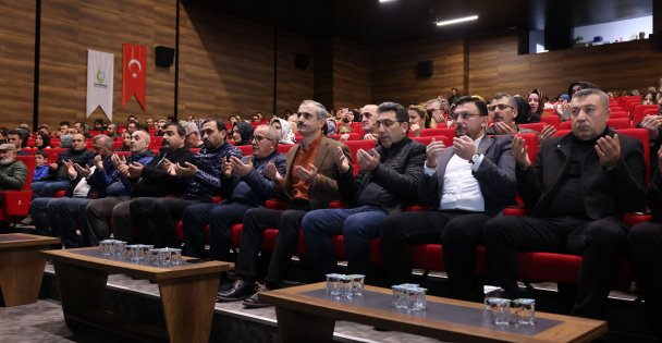 Depremde hayatını kaybedenler anıldı, gönüllüler onurlandırıldı