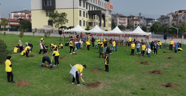 Derince'de Fidanlar Toprakla Buluştu