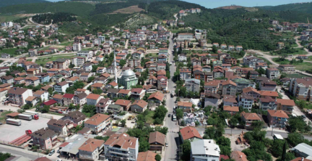 Derince'de Kamuran Caddesi Modern Üstyapıya Kavuştu