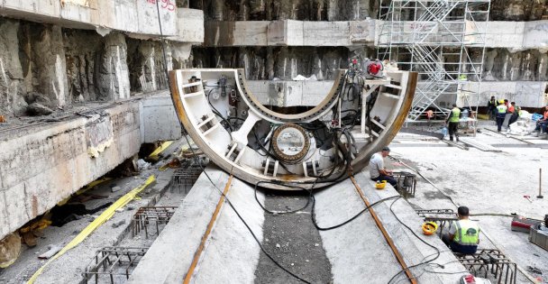 Dev köstebeklerden 2'sinin daha montajı başladı