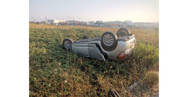 Devrilen Otomobilin Sürücüsü Kazadan Yara Almadan Kurtuldu