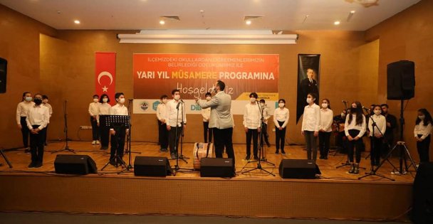 Dilovalı Öğrencilere Şiirli, Müzikli Moral