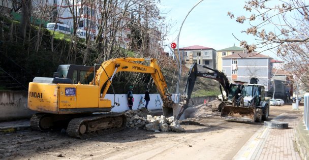 Dilovası Bağdat Caddesi'nde altyapı çalışması devam ediyor