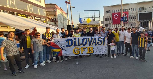 Dilovası Genç Fenerbahçeliler Aşure dağıttı