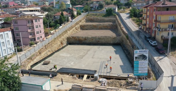 Dilovası katlı otoparkta hafriyat kazısı bitti  sıra temel atımında