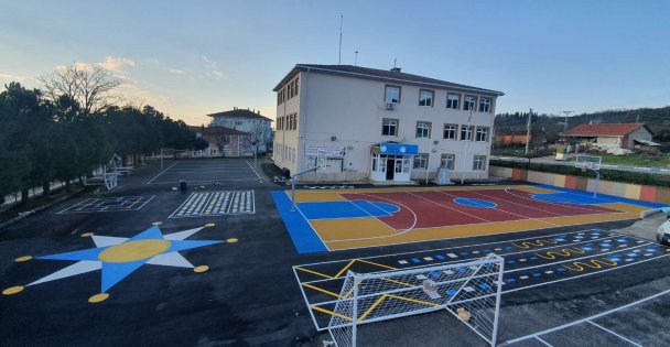 Dilovası Köseler Ortaokuluna Basketbol Ve Voleybol Sahası