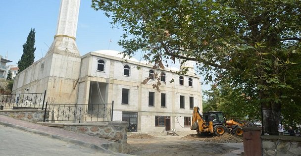 Dilovası Merkez Cami Peyzaj ve Düzenleme İşi Başladı
