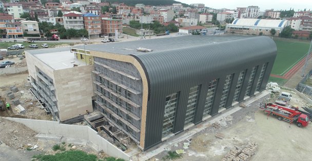 Dilovası yüzme havuzunun dış cephesi tamamlanıyor
