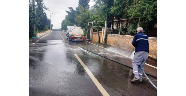 Dilovası'nda Cadde Ve Sokaklar Tazyikli Suyla Yıkanıyor