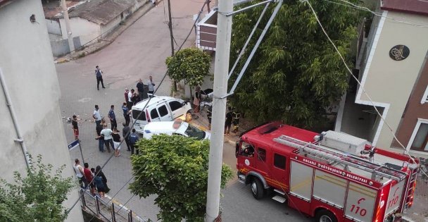 Dilovası'nda freni boşalan hafif ticari araç doğal gaz panosuna çarptı