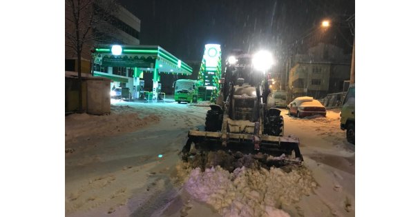 Dilovası'nda Gece Gündüz Kar Mesaisi