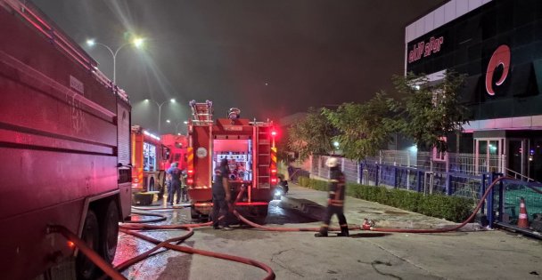 Dilovası'nda spor malzemeleri üreten fabrikada çıkan yangın söndürüldü