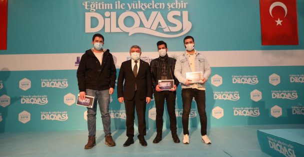 Dilovası'nda Üniversite Öğrencileri Tabletlerine Kavuştu