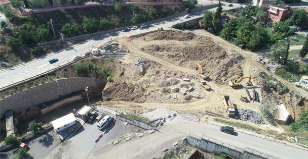 Dilovası'nda yol ve kaldırım işleri devam ediyor