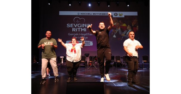 Down Sendromlu gençlerden  Büyükakına duygulandıran sürpriz