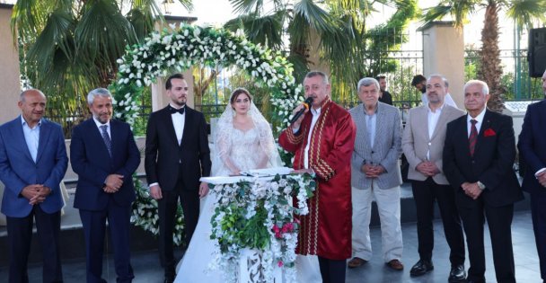 DUAYEN SİYASETÇİLERDEN EYÜP AYARIN KIZININ MUHTEŞEM DÜĞÜN TÖRENİ