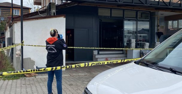 Dükkanın girişinde başından vurulan genç hayatını kaybetti