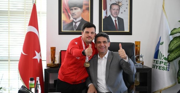 Dünya Şampiyonu Down Sendromlu Doğukan Kartepe'nin Gururu Oldu
