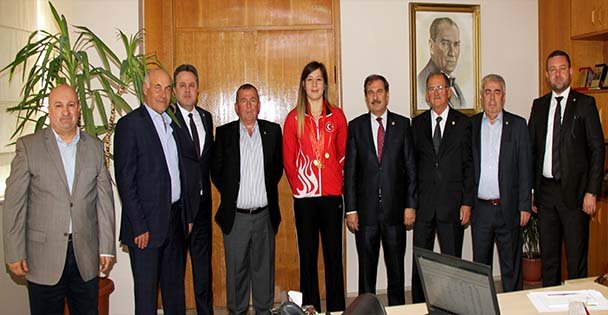 Şampiyon Yasemin Adar'a kulübünden ödül