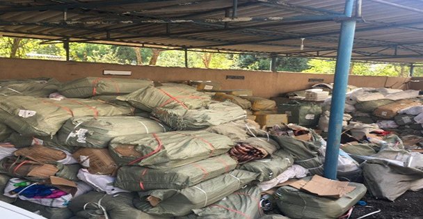 Durdurulan tırdan 2 milyon liralık kaçak eşya çıktı