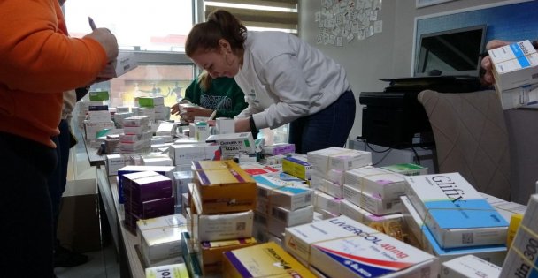 Eczacı Gibi Çalışarak Savaştaki Ülkelerine İlaç Gönderdiler