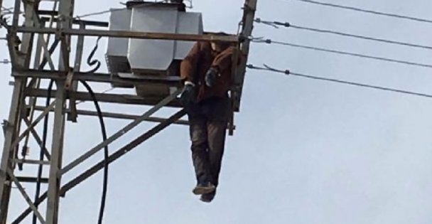 Elektrik direğinde akıma kapılıp öldü