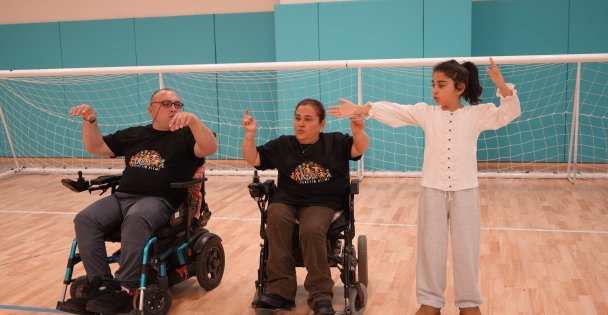 Engellisiniz diyenlere en güzel cevap sahnede verildi