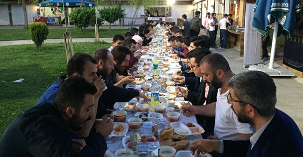 Erbakan Vakfı gençleri iftarda buluştu