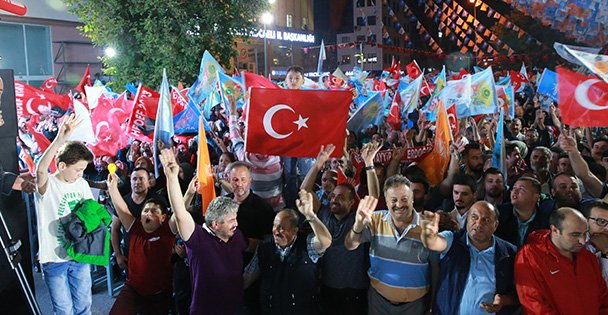 Erdoğan'ın seçim başarısı kutlanıyor