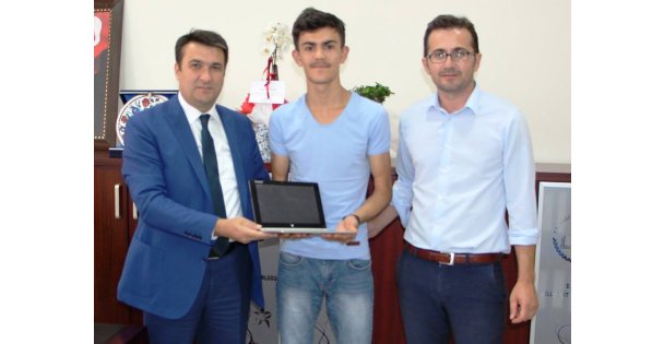 Esed zulmünden kaçtı  Tıp'ı kazandı!