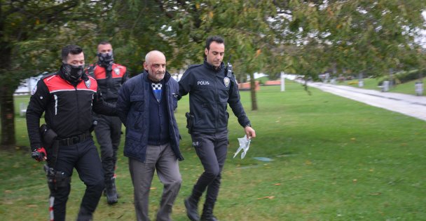 Eşini 12 yerinden bıçaklamıştı: "Vücuduna ölümcül darbe gelmemesi için çabaladım"